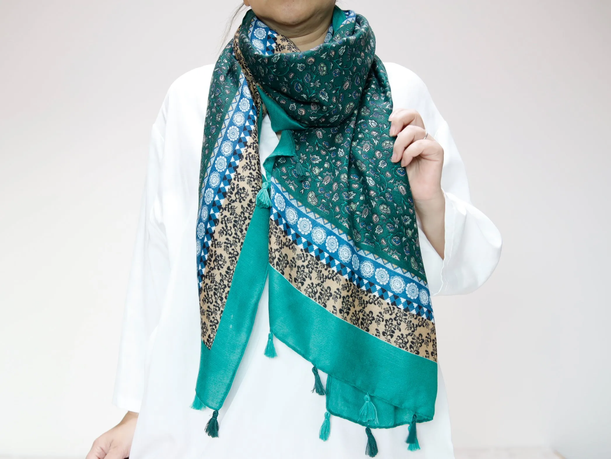<A18>  PRINTED  Scarf GREEN