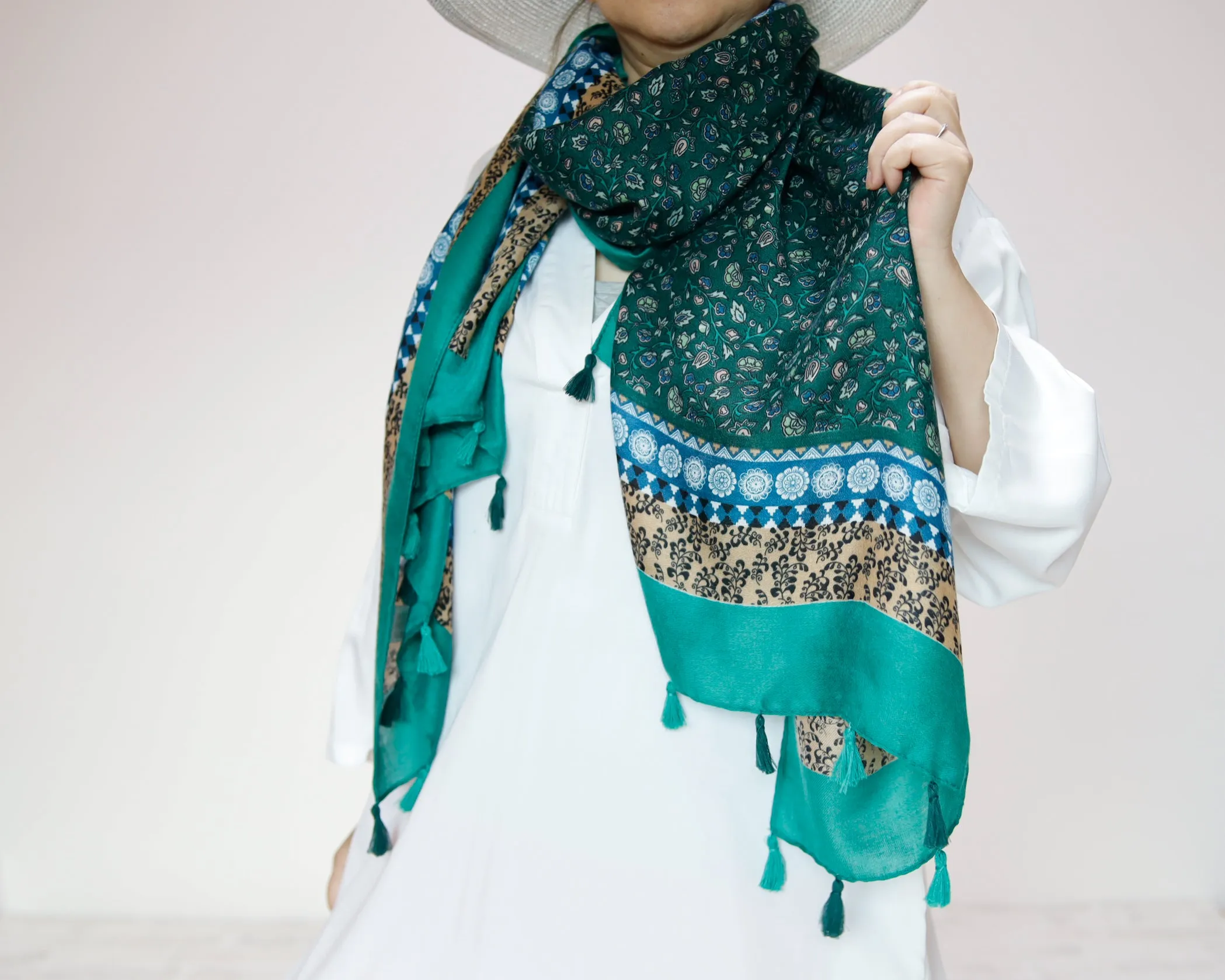<A18>  PRINTED  Scarf GREEN