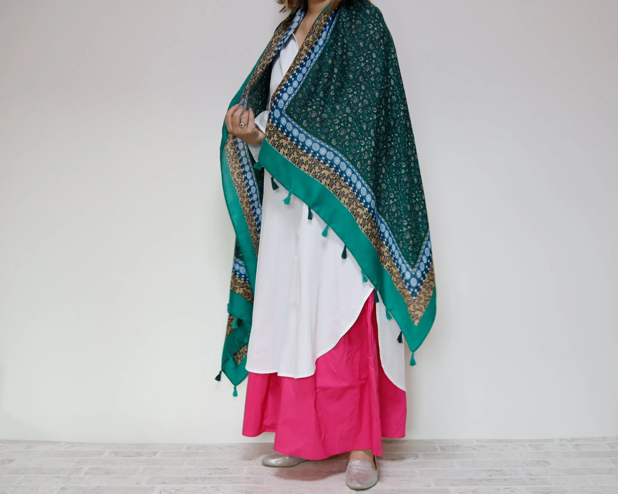 <A18>  PRINTED  Scarf GREEN
