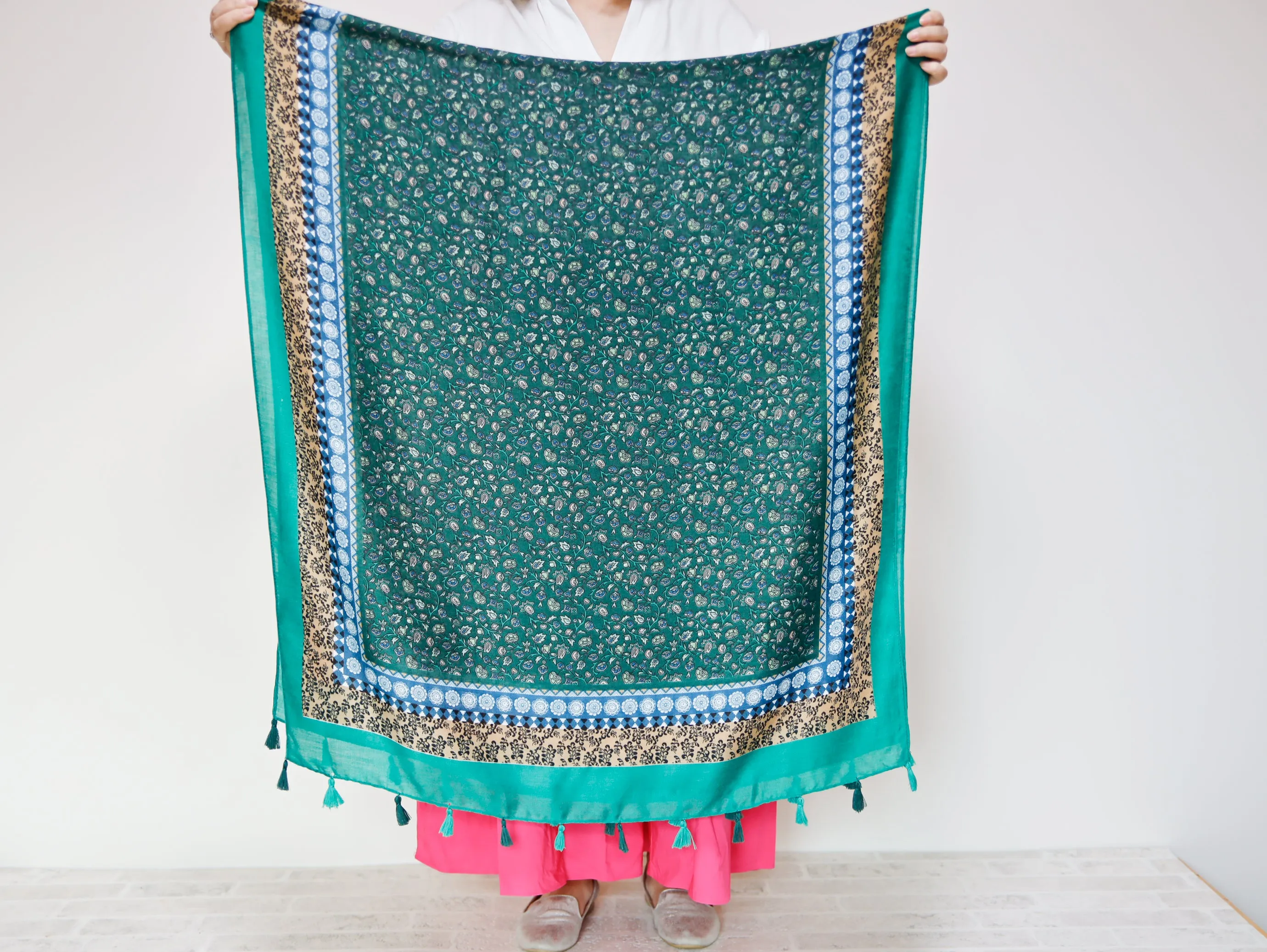 <A18>  PRINTED  Scarf GREEN